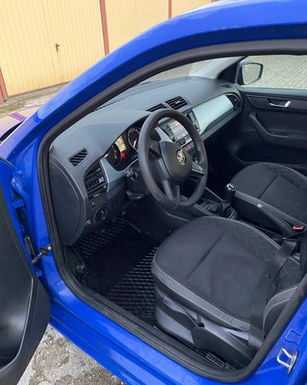 Skoda Fabia cena 24500 przebieg: 270000, rok produkcji 2019 z Katowice małe 121